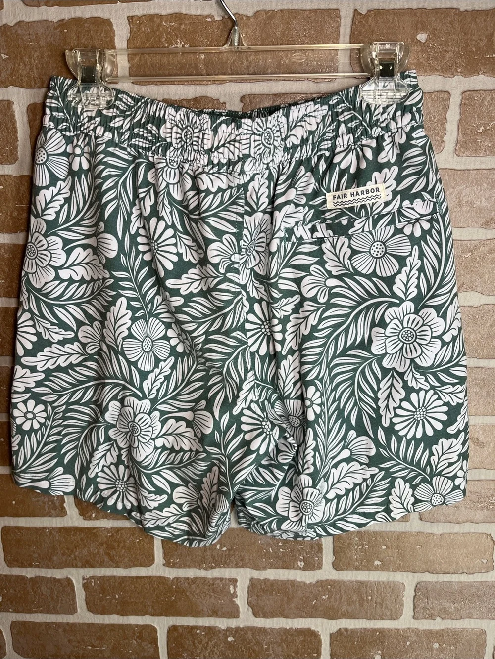 Fair Harbor Swim Shorts Mens Medium Green Floral Trunks Lined Quick Dry Beach M